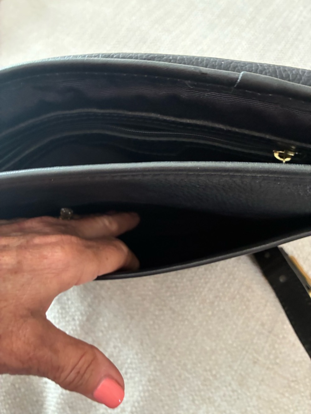 Vintage Bally EUC Crossbody
Purse Black Pebbled Leather
Brass Hardware - Picture 13 of 16
